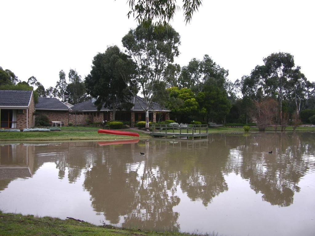 Magdala Motor Lodge & Lakeside Restaurant สตาเวล ภายนอก รูปภาพ